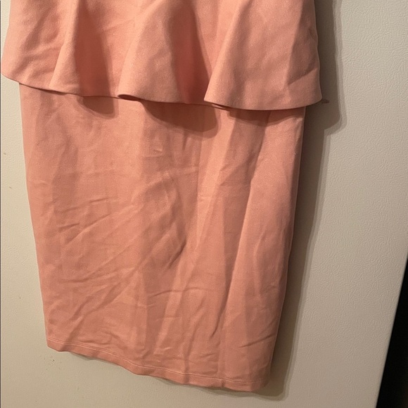 Alice + Olivia Size 8 Pink Shiny Peplum Midi Dress - Picture 4 of 9